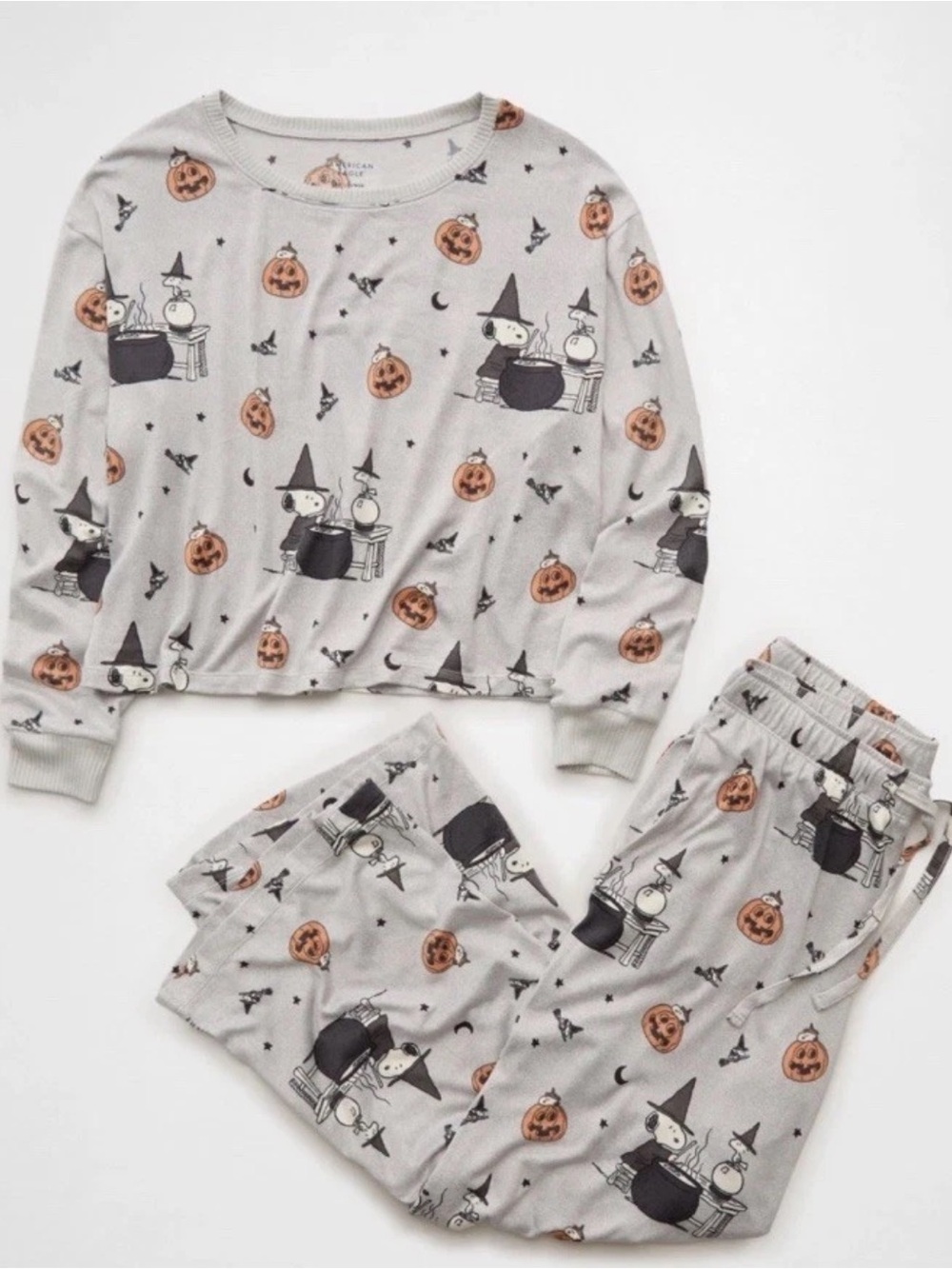 American Eagle AE  Snoopy Halloween Pajamas PJ & Matching Socks Set Medium New - Picture 2 of 6